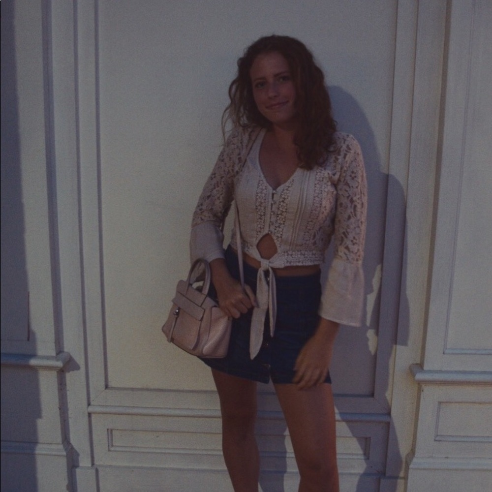 Meet your Posher, Elise